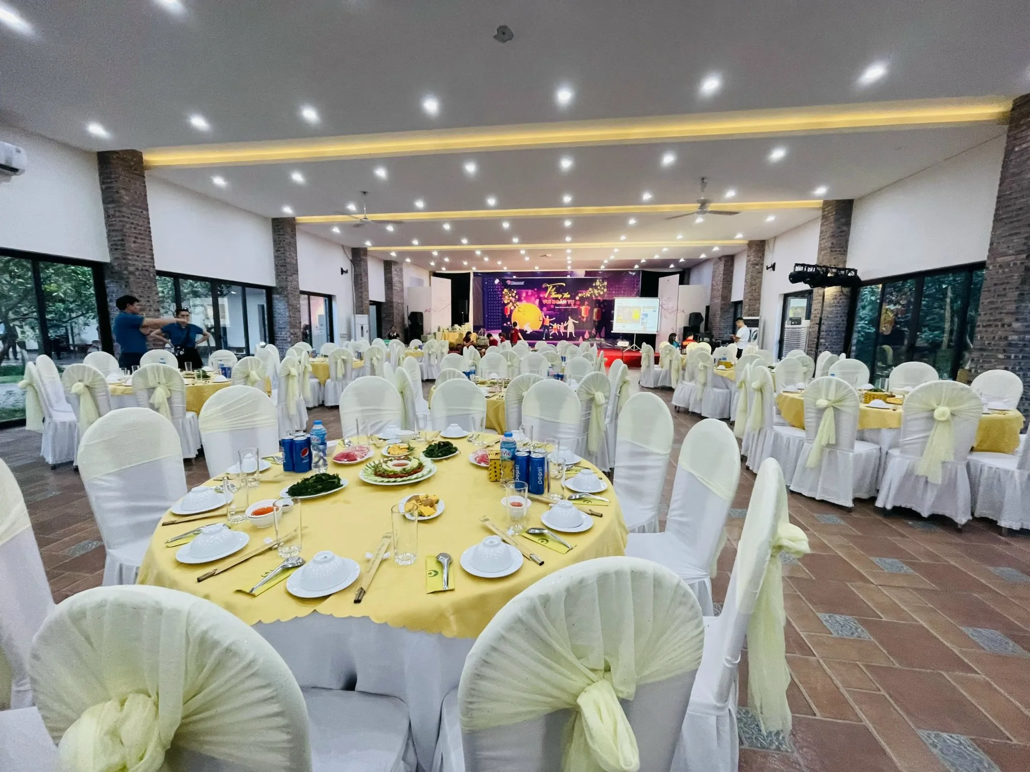 Nhà hàng Mùa Thu công suất 300 khách