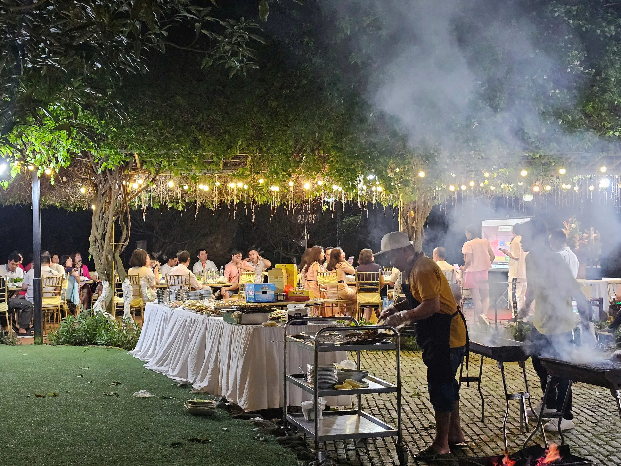 Tiệc BBQ ngoài trời
