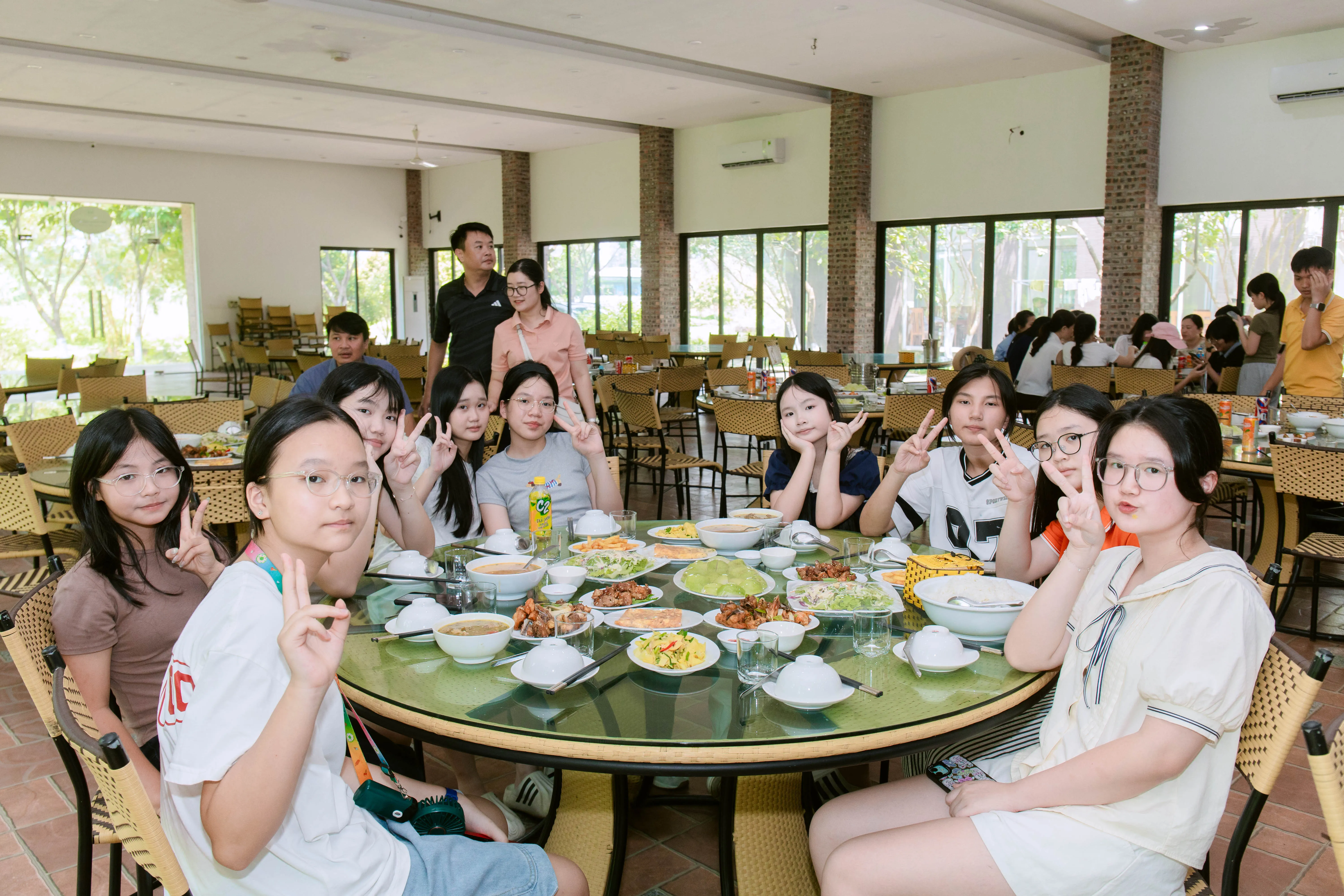 Tiệc đoàn học sinh